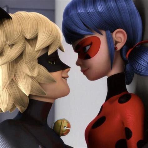 Chibi Miraculous Ladybug And Cat Noir Kiss