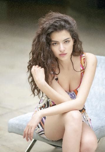 Miin by kadir kılıç defilesi'ne katılan melisa aslı pamuk, muhabirlerin sorularını yanıtladı. MELİSA ASLI PAMUK - HAKAN GENCE 24.05.2014 / 2 - Magazin ...