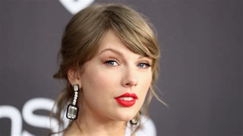 Taylor Swift Gets Political By Writing A Letter To Senator Lamar