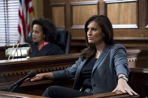 Svu Finale Law And Order Svu Season 14 Goes Out With A Bang