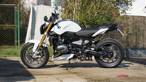Its net weight is 231kg. BMW R1200R LC | Thomas Gries | Flickr