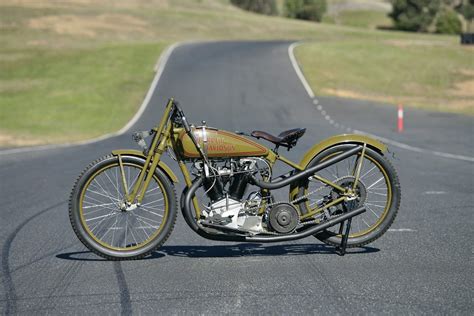 A look around at the new 201 harley davidson road king special and explanation of the difference between new and old version. 1926 HARLEY-DAVIDSON model 17 FHAC 61ci eight-valve racer test