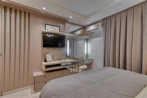 Quarto Banheiro E Closet Abertos Com Decor Bege Branco Dourado E Estilo Contemporâneo