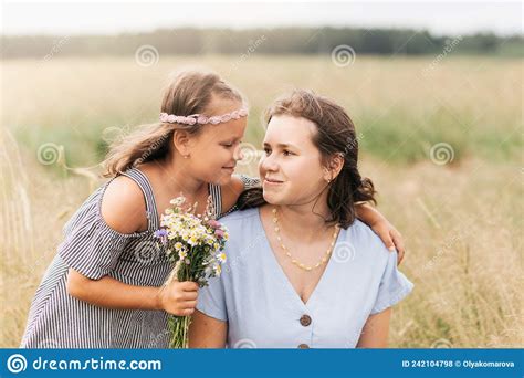 Sisters Older Or Younger Major Factor In Siblings Having More Positive Emotions Benefits Having