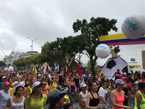 A Bailar Con El Río Y El Sol Durante El Bailatón Mundial En La Dorada