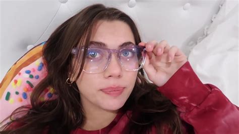 Amelie Zilber In 2022 Amelie Glasses Fashion