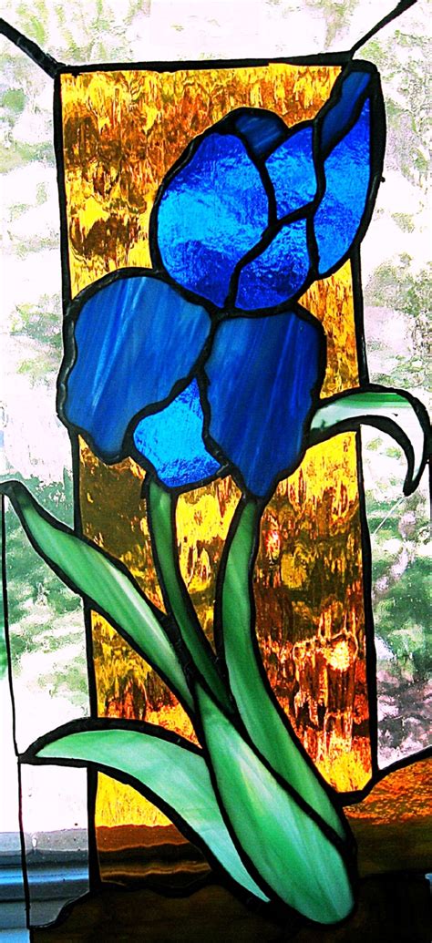 Blue Iris In Stained Glass Waterglass And Opaque Painéis De Vitrais Vitrais De Flores