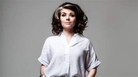 Caitlin Moran My Favourite Books To Give To Your Mum