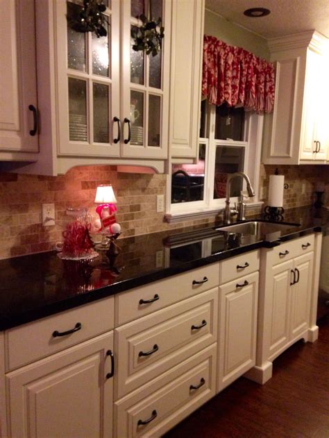 Antique White Kitchen Cabinets With Granite Countertops Wooden