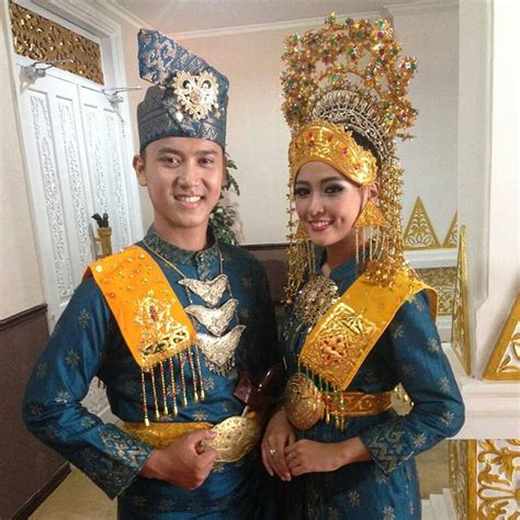 Baju Adat Pernikahan Melayu Riau Pada Puncak Milad Riau Kami