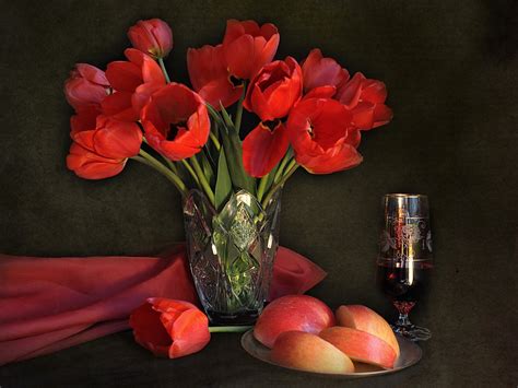 736052 Tulips Red Vase Rare Gallery Hd Wallpapers