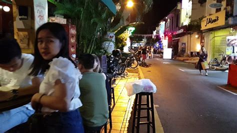 However over the years it has turned to clothing and crafts outlets as well as restaurants. Jonker Street Night Market . Melaka . 2019 - YouTube