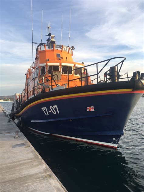 Valentia Rnli Assist 3 People Onboard A Fishing Vessel With Mechanical