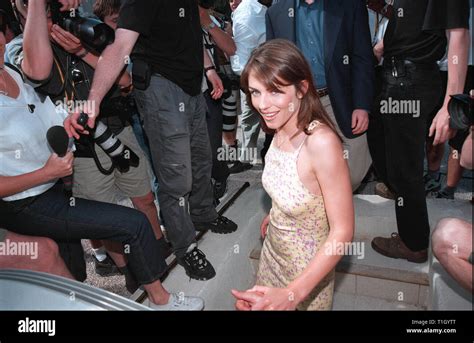 Cannes France 19 May 1999 Actress Elizabeth Hurley At The Cannes