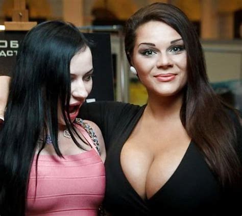 25 Friends With A Case Of Breast Envy Wow Gallery
