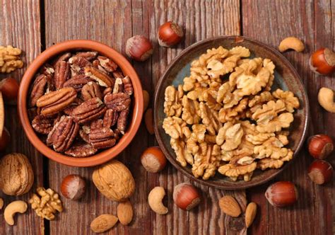 Pecan Vs Walnut - What's The Difference? - Foods Guy