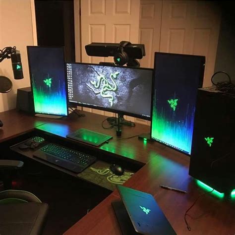 Pewdiepie's camera, desk setup & gear behind all that money. 15068 best Gaming Desk images on Pinterest | Pc setup ...