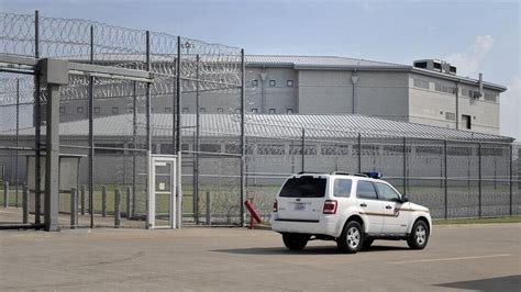 Federal Womens Prison In Fort Worth Has Coronavirus Outbreak Fort
