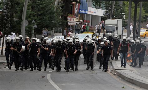 Protesters Return To Istanbul Park To Defy Turkish Prime Minister S