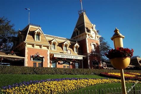 Main Street Train Station By Tina Disneyland 1205 View L Flickr