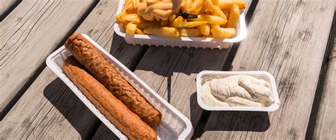 Waar wordt de frikandel van gemaakt