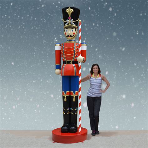 Video Catches Man Stealing 6 Foot Toy Soldier From 44 Off