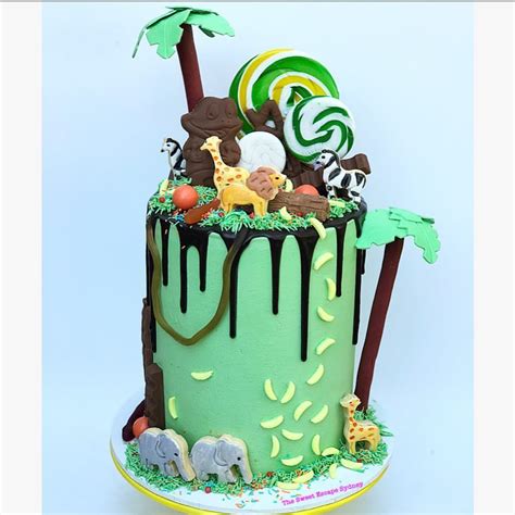 I Loved This Jungle Animal Themed Drip Cake Complete With Cookie