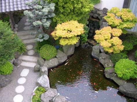 17 Peaceful Green Japanese Style Backyards