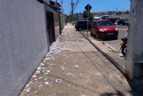 Santinhos De Candidatos Provocam Sujeira Nas Ruas Da Capital