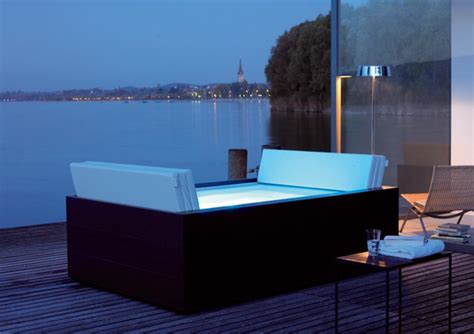 Sachez, mon cher sasha, que natasha n'attacha pas son chat! Faites vous le plaisir de la baignoire jacuzzi! - Archzine.fr