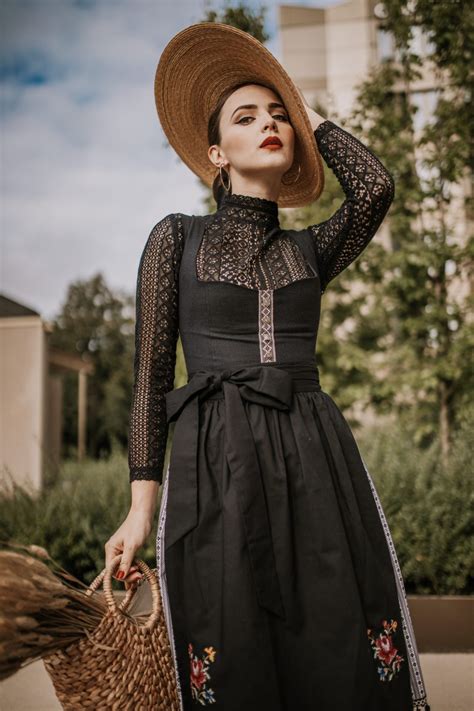 Check spelling or type a new query. LEINEN DIRNDL MIDSUMMER SCHWARZ/ WEISS - JAN&INA Trachten ...