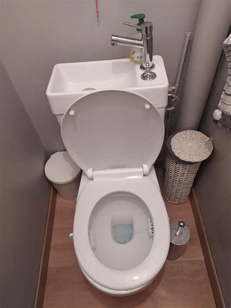 Toilet With An Integrated Sink Rdesign