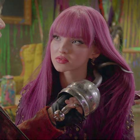 Dove cameron witnessed an engagement at a new york city museum. dove-tout.jpg 1,006×1,006 pixels | Decendants, Dove ...