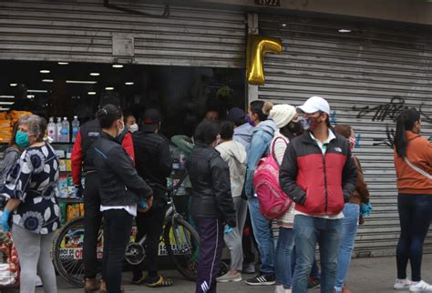 La cuarentena total en la ciudad se levantó este lunes en la madrugada. Toque de queda en Soacha: largas filas en supermercados ...