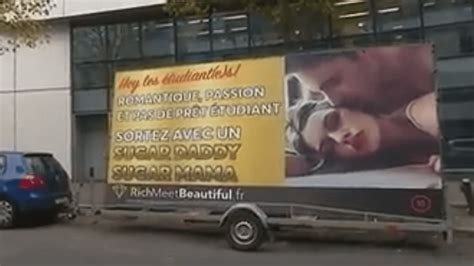 Publicit Une Affiche Ambulante Fait Pol Mique Paris