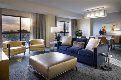 Maybe you would like to learn more about one of these? Walt Disney World Swan and Dolphin Hotel Finishes Swan ...