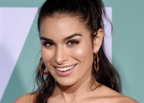 The Bachelors Ashley Iaconetti Haibon Gets Up Close And Personal About