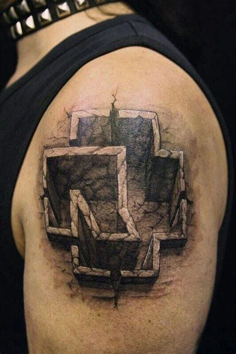 Er performt engel von rammstein und sorgt damit für gänsehaut. Rammstein | Tattoo ideen männer arm, Rammstein, Tätowierungen