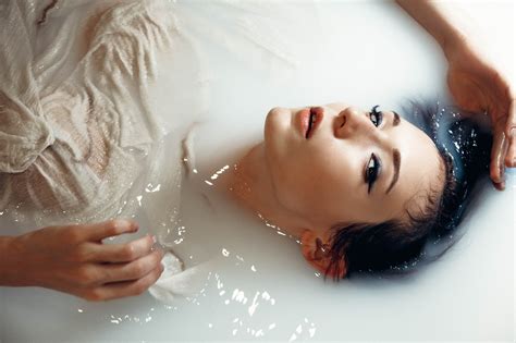 Milk Bath Is Milk Bath Good For Your Skin Here Are Some Benefits