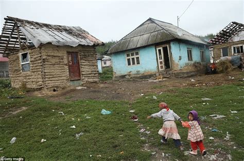 at home with the roma remote villages where people struggle with terr rom rumänien fotografie