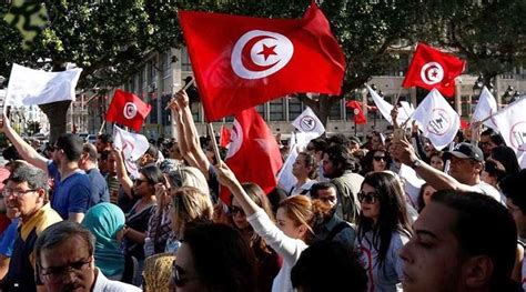 تونس تظاهرة تطالب بإطلاق سراح صحفي موقوف