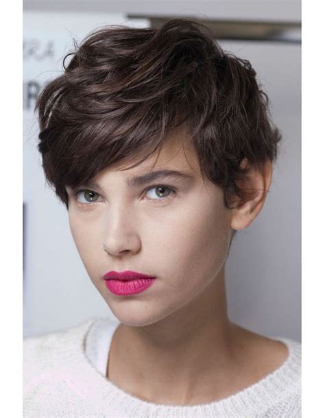 ⋙ 20 coiffures bluffantes pour cheveux courts. Coupe courte floue hiver 215 - Les plus belles coupes ...