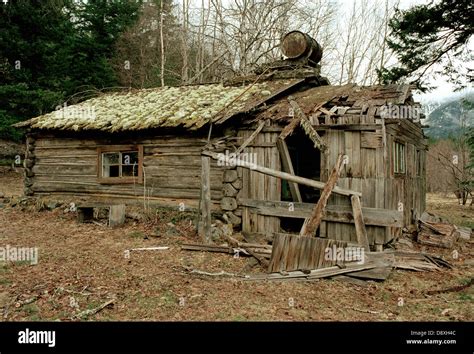 A Ramshackle House Canada Stock Photo Alamy