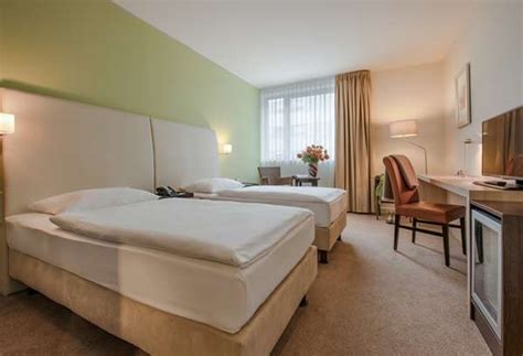 Display all hotel room amenities. Rooms - Hotel Tulip Inn Duesseldorf Arena