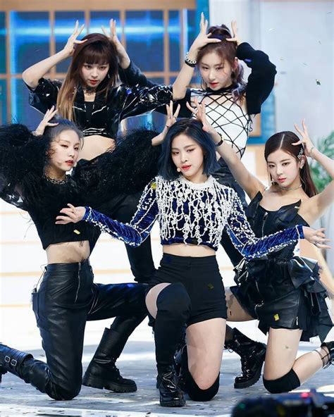 Itzy Wannabe Stage Outfits Kpop Outfits Dance Outfits Fashion Outfits Kpop Girl Groups Kpop