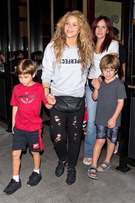 Shakira Takes Her Sons To Dinner At The Cheesecake Factory In Beverly