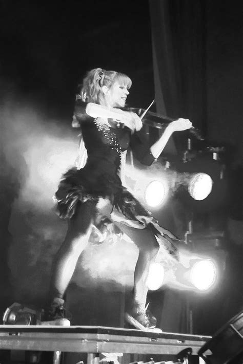 Lindsey Stirling Fiddles With The System Concert Review The Hollywood Reporter