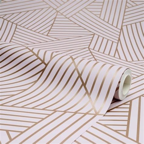 A White And Gold Patterned Wallpaper With Lines On The Bottom Along