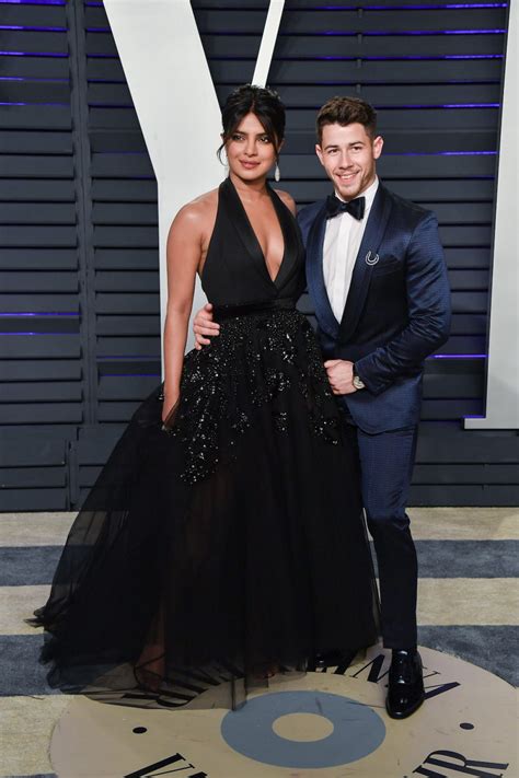 For chopra, a standout moment of their courtship came when jonas told her during a date, i love the way you look at the world. Priyanka Chopra revela el detalle que la hizo enamorarse ...