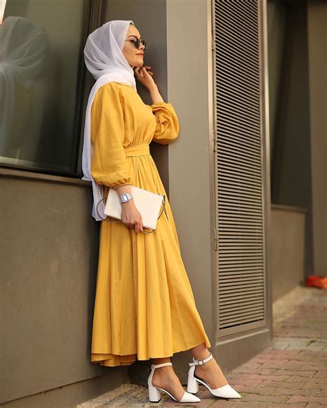 Limage contient peut être une personne ou plus et personnes debout Giyim Islami moda